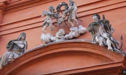 Скульптуры над порталом церкви Св.Барнабы в Модене, Диомиро Чиньяроли