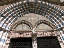 Входной портал церкви Св. Анастасии