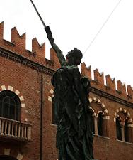 Памятник Патриотам Италии