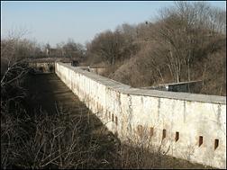 Защитная стена во рву "алла Карнот"