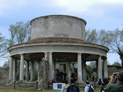 Для Лазарета Санмикели спроектировал подобный храм в том же 1559 году