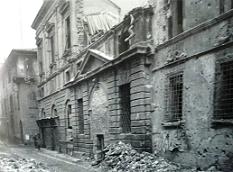 Так выглядел Дворец Тедески после бомбёжки в 1945 году