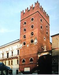 Башня Капитана построена при Альберто делла Скала