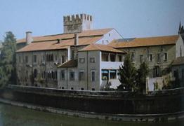 Дворец Епископа Вероны со стороны реки Адидже