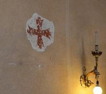 Символ крестоносцев открылся на стене церкви