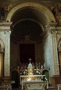 Арка главного алтаря церкви Св.Апостолов в Вероне