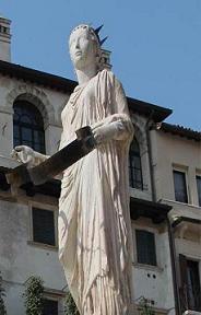 Римская статуя языческой богини стала Мадонной Вероны