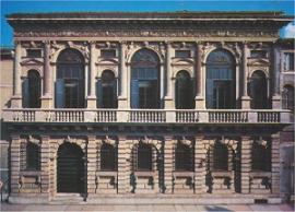 Дворец Бевильаква в Вероне, верхний этаж был создан для коллекции