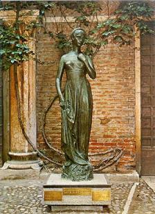 Статуя установлена во дворике Дома Джульетты в 1972 году
