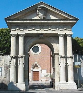 Ворота в стиле барокко, вход во двор церкви Св.Назария в Вероне