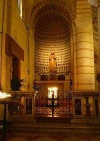 Алтарь Мадонны в левой абсиде церкви Санта Мария Антика
