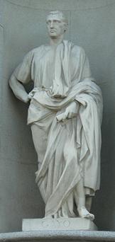 Статуя Гайо в Верховном Суде Мадрида 