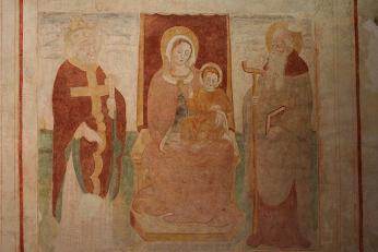 Мадонна во славе со Святыми - фреска на стене церкви