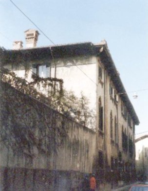 Палаццо Саграмозо в районе Санта Кьяра в Вероне