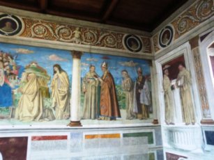 Библиотека в Монастыре Св.Бернардино построена на средства Лионелло Саграмозо в конце 15 века