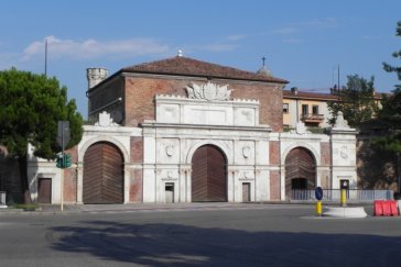 Порта Весково - ворота в крепостных стенах города со времен Альберто1