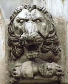 Человек в когтях злобного льва-Сатаны, церковь Санта Мария Рипа, Пиза