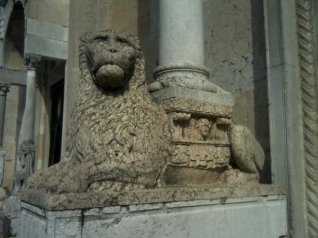 Лев в Пьяченце