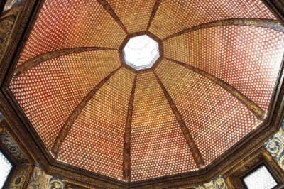купол Трибуны Уффици покрыт ракушками - символ свадьбы Герцога