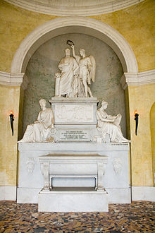 Памятник Палладио на кладбище в Виченце - здесь похоронили найденный "череп Палладио"