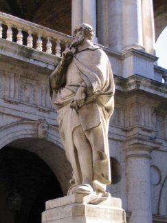 Памятник Андреа Палладио на родине в Виченце