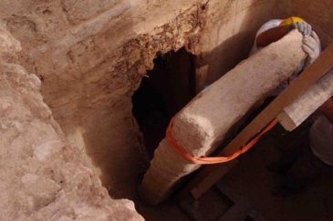 Открытие гробницы - волнующий момент для археологов