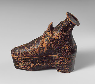 Античный сосуд для благовоний в виде туфли, Метрополитан Музей, Нью Йорк