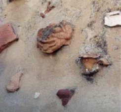 Античные камни на стенах Башни Люцифера