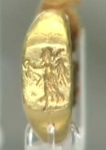 Колечко из золота с крылатой Викторией