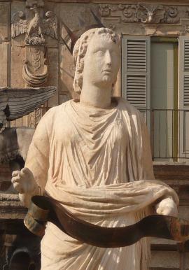 Мадонна Верона, мрамор, 1 век, Площадь Ербе