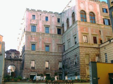 Палаццо Челламаре, Неаполь - здесь жил Караваджо у Костанцы Колонны, отсюда он направился в последнее путешествие