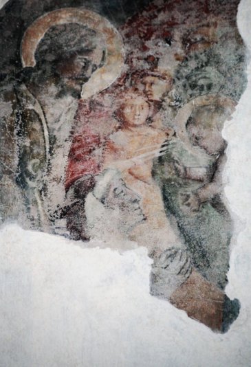 Открытый фрагмент фрески 14 века в Сант Анастасии