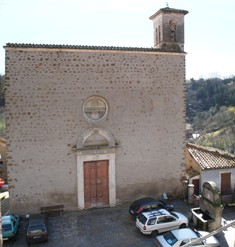 Фасад церкви в Карбоньяно