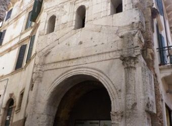 Порта Леони — римские ворота Вероны